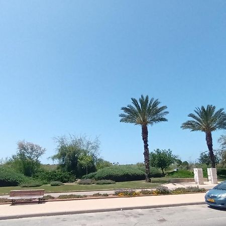 Beach Suite Israel- Private Jacuzzi Garden Suite & Gym, 3 Min Walk To Beach ביץ סוייט ישראל- ג'קוזי פרטי בגינה 3 דקות הליכה לים וחדר כושר Ascalão Exterior foto