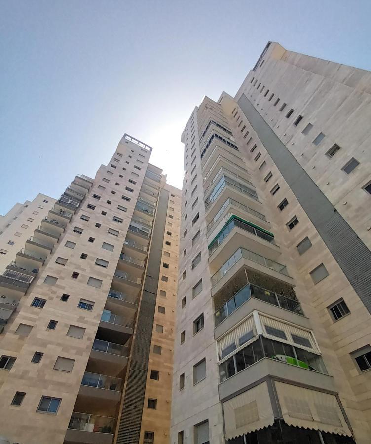 Beach Suite Israel- Private Jacuzzi Garden Suite & Gym, 3 Min Walk To Beach ביץ סוייט ישראל- ג'קוזי פרטי בגינה 3 דקות הליכה לים וחדר כושר Ascalão Exterior foto